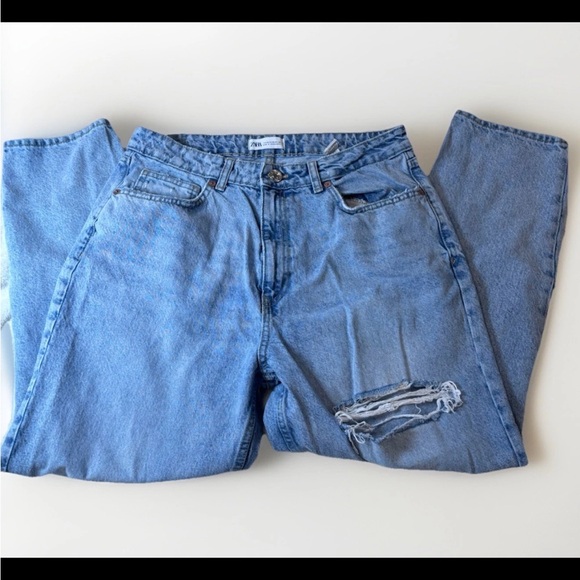 Zara Women's Relaxed Distressed Blue Jeans - Picture 6 of 7